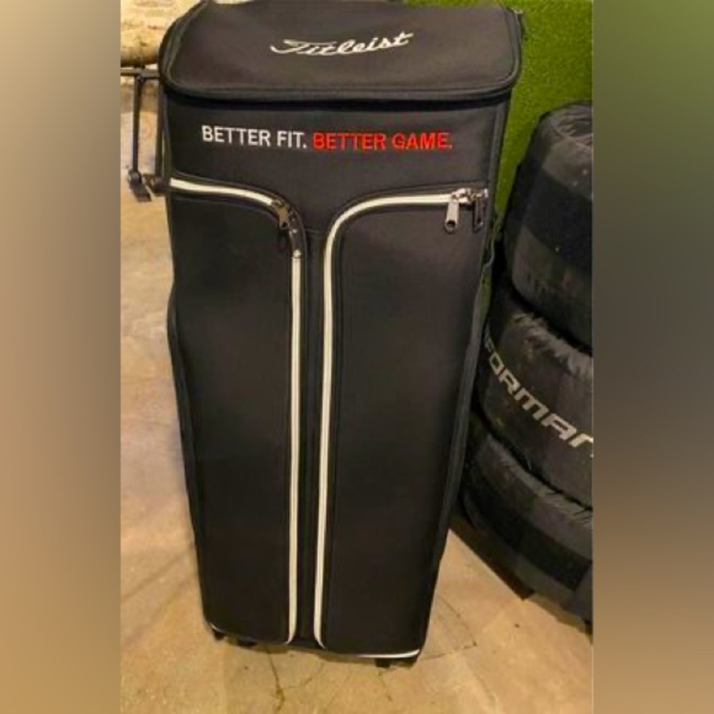 LIKE NEW TITLEIST golf storage